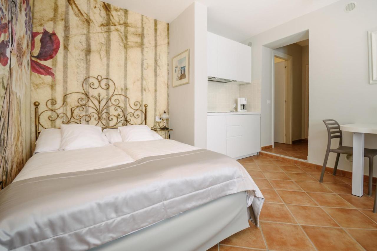 Charming Moment Di Villa Porta - Residenza Leonardo Luino Buitenkant foto